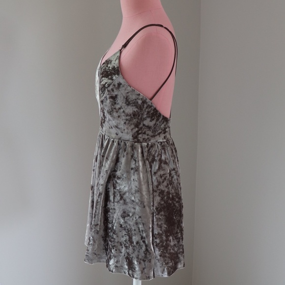 *LAST ONE* UO Silence+Noise Vanessa Velvet Romper - Picture 4 of 8